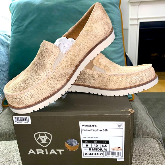 SUPER CUTE AND COMFY Ariat Women’s cruiser flex loafer in rose gold leather - Picture 1 of 6